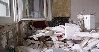 Демонтаж хрущевки в Мариинске - удаление старых полов и стен по выгодной цене от 1759 рублей.